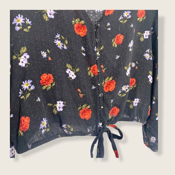 American Eagle Floral Tie Button Down V Neck Top - Picture 3 of 12